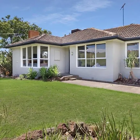 Scenic Serenity Large Family Home In Geelong Exterior photo