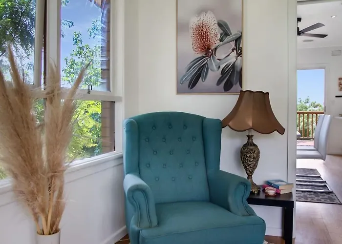 Scenic Serenity Large Family Home In Geelong