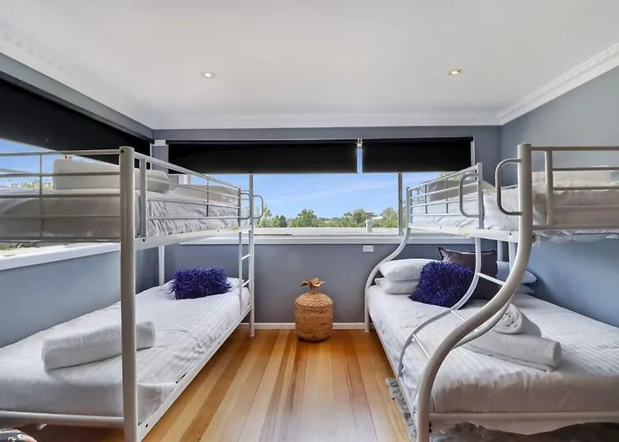 Scenic Serenity Large Family Home In Geelong